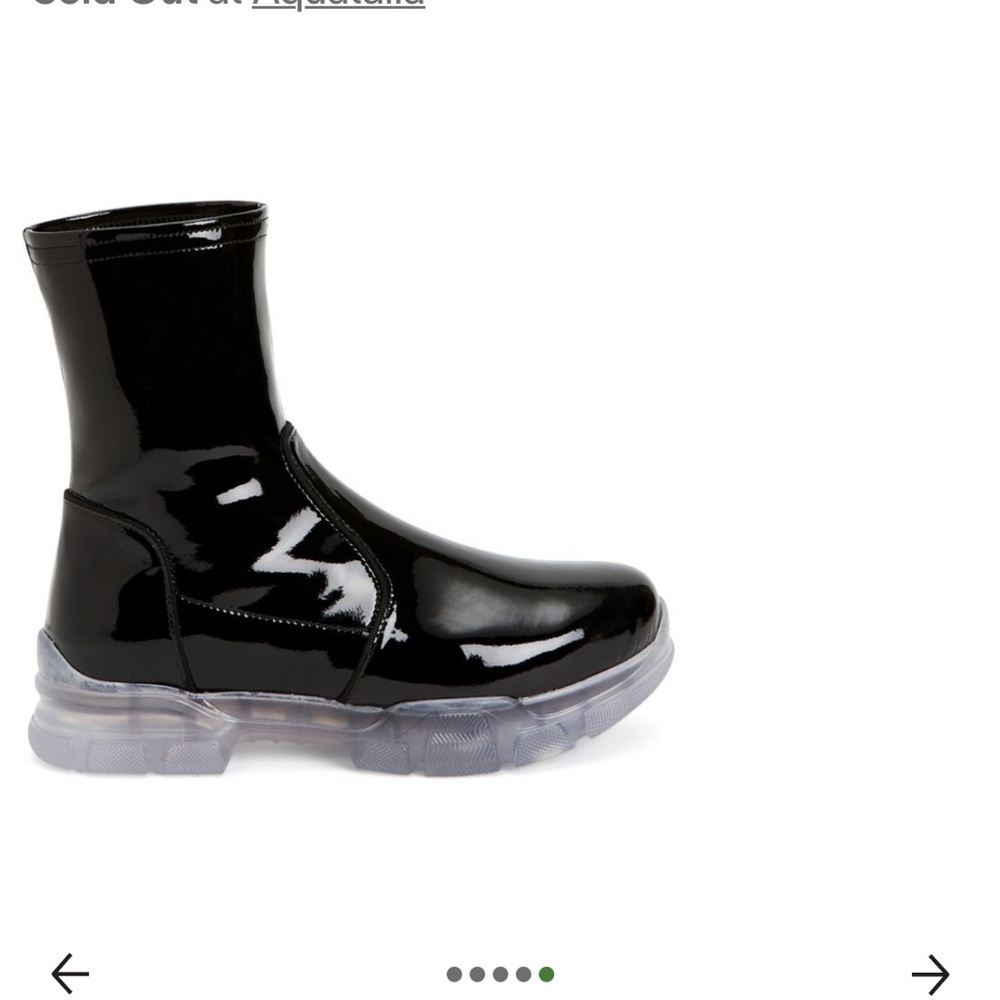 Aquatalia lady’s patent booties